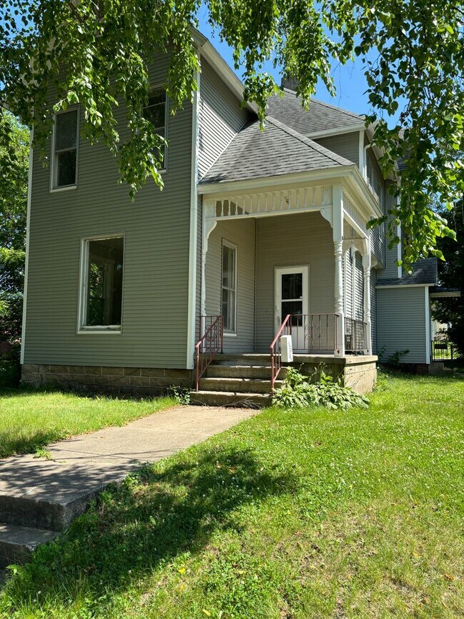Building Photo - 2bd 1ba duplex available for rent!