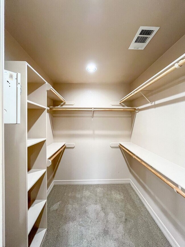 Building Photo - Available NOW This charming 1 story, 3 bedroom, 2 bath house could be your next home! Beautiful c...