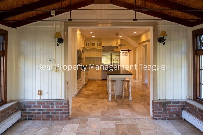 Building Photo - Dream home in Altamont