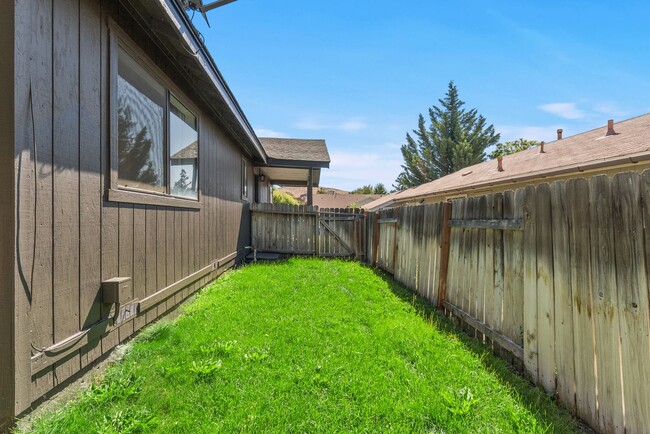 Building Photo - 145 Summerset Dr