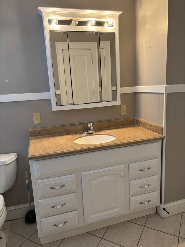 Building Photo - 3-4 bed, 2 bath with full basement in Asheboro