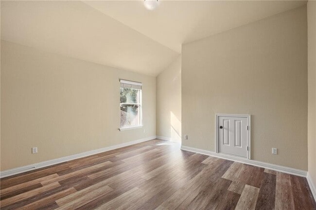 Building Photo - 10112 Channel Island Dr