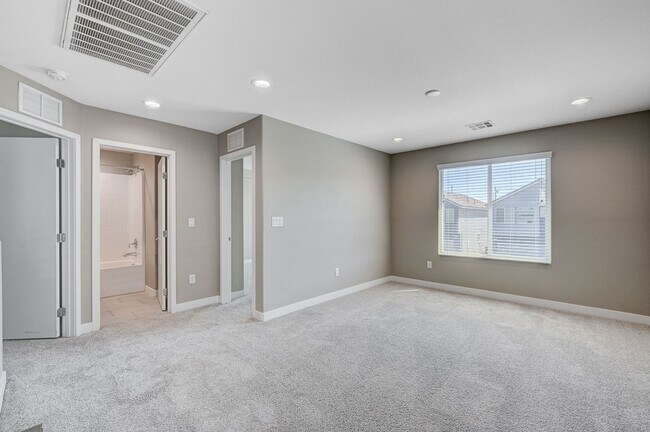 Building Photo - 2022 Single Family Home: 50% off first mon...