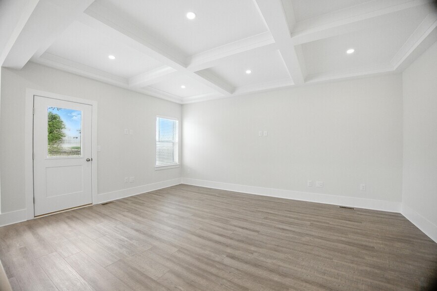 Building Photo - 41 Sequoia Dr