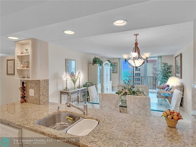 Building Photo - 1150 Hillsboro Mile-