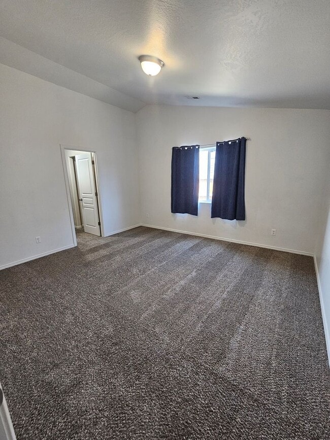 Building Photo - Three Bedroom Home