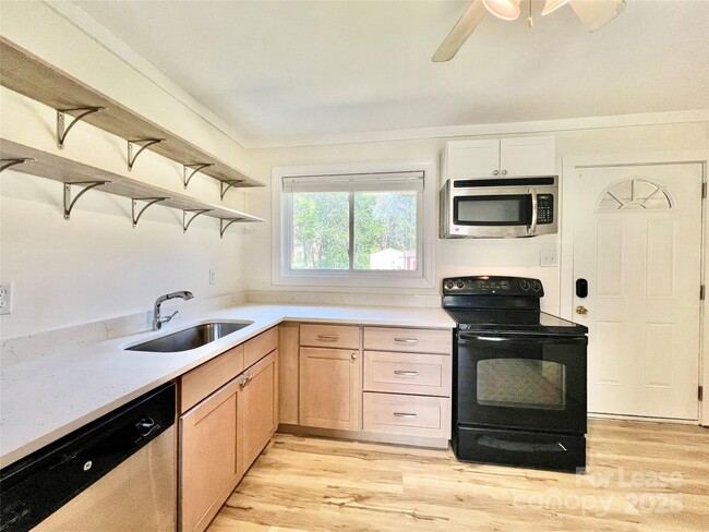 Primary Photo - 5435 Lantana Ave