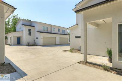 Building Photo - 2320 S Phillippi St