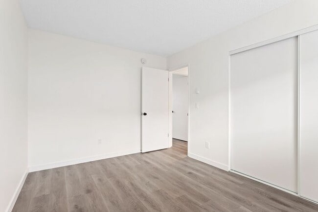 Building Photo - Remodeled 2 bedroom across from Providence...