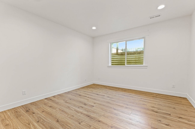 Building Photo - Beautiful 6-Bedroom Home in Eagle Mountain!
