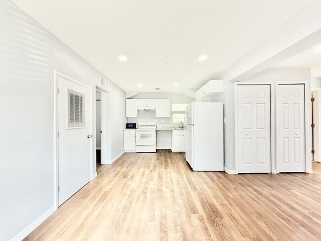 Building Photo - 425 F St