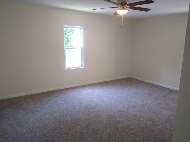 Building Photo - 907 Rugby St