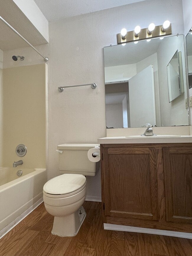 Building Photo - Manors of Bryn Mawr 2 Bed 2 Bath Condo AVA...