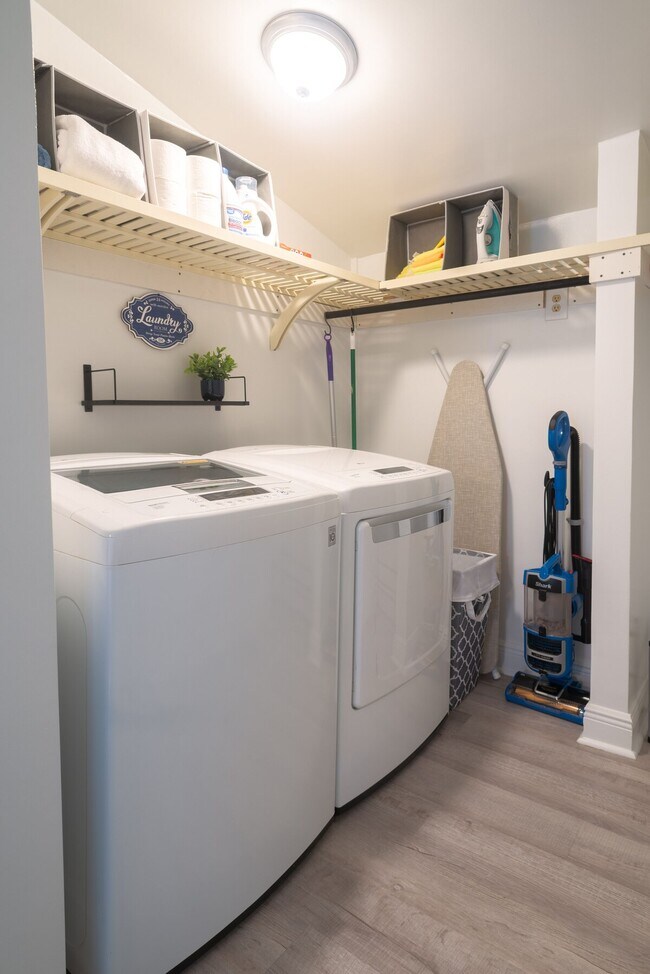 Building Photo - 4010 Laurel St