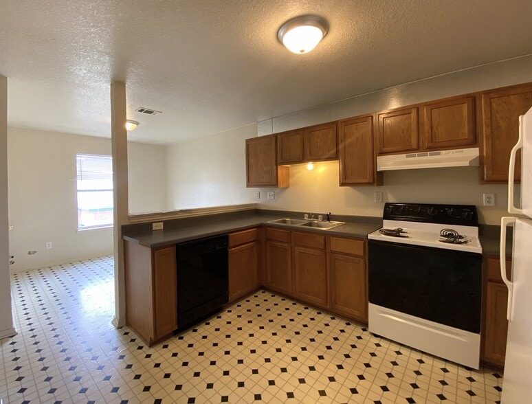 Building Photo - 2801 Cantabrian Dr