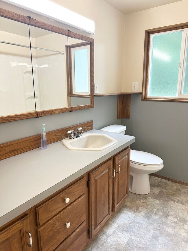 Building Photo - Spacious Home In Peaceful Setting!