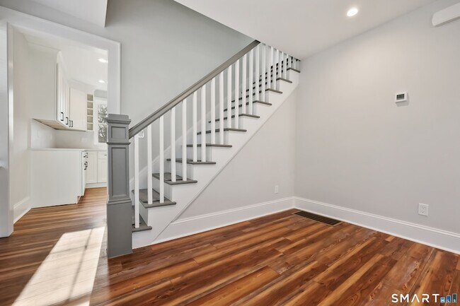 Building Photo - 60 Walter Ave