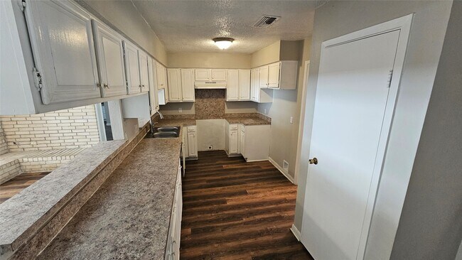 Building Photo - 23915 Spring Fork Dr