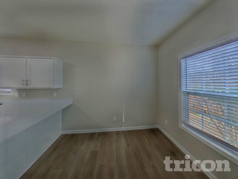 Building Photo - 383 Oakhaven Way