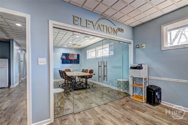 Building Photo - 333 Alcovy St