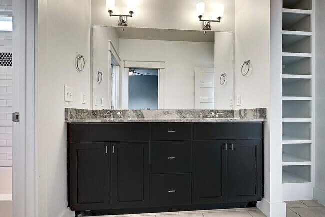 Building Photo - EAST NASHVILLE - FOUR BEDROOM Historic Home with amazing views of Nashville Skyline!