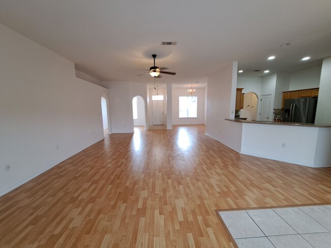 Building Photo - Recently renovated 4BR/3BA close to NAS an...