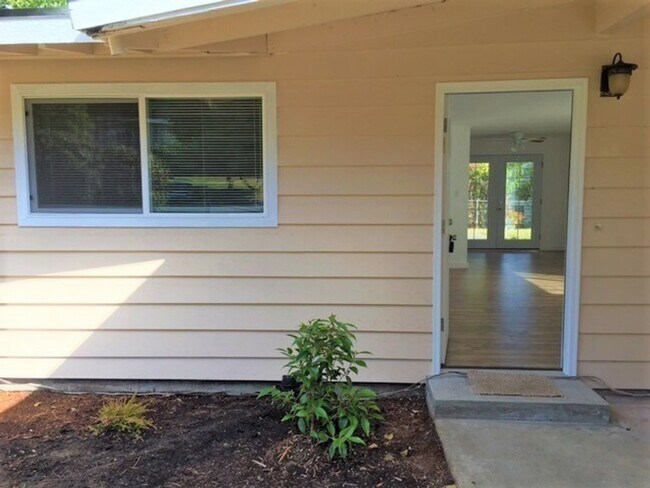 Building Photo - Sweet and Charming Rambler Available April...