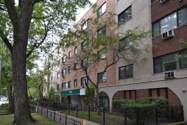 Primary Photo - 6954 N Sheridan Rd