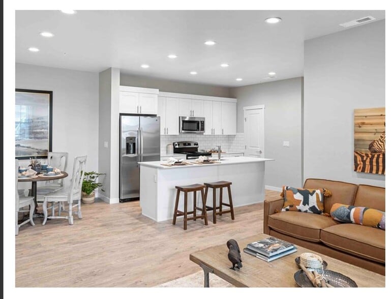 Building Photo - Sparrow Hill