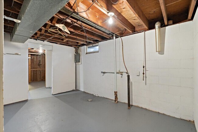 Building Photo - 3 Bedroom Rental in Milan