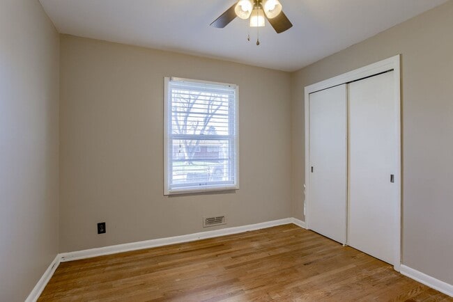 Building Photo - 4 Bedroom Westside Ranch!!