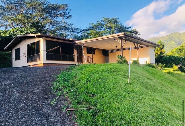Building Photo - Available April 1 – 3BR Home in Desirable Manoa Woodlawn