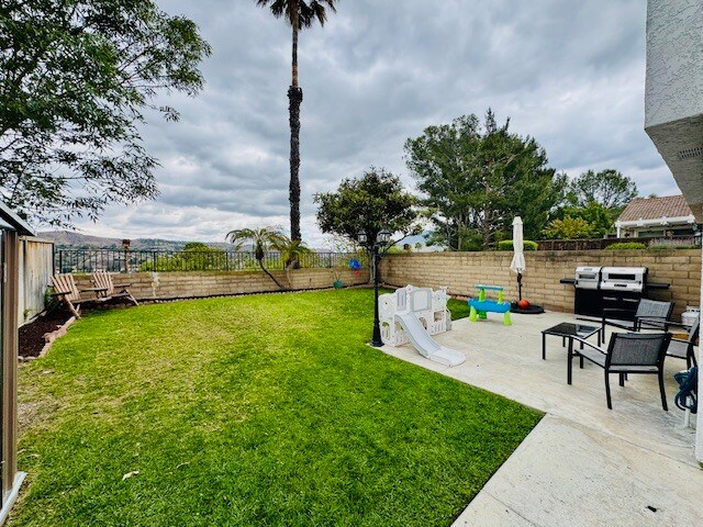 Building Photo - 112 S Birchwood St