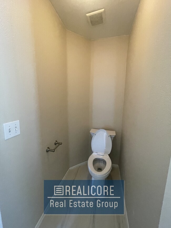 Building Photo - 10937 Sonora Ave