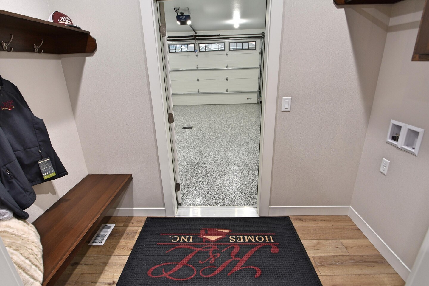 Building Photo - 6201 Tyler Pky