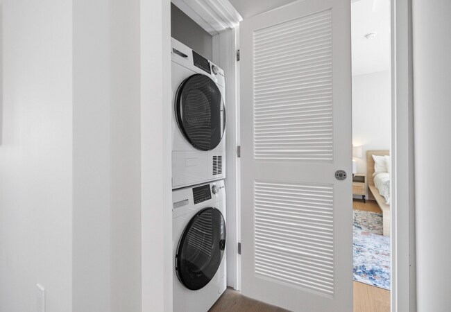 Building Photo - 693 Sutter St