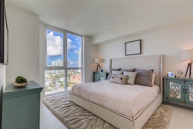 Building Photo - 401 N Birch Rd