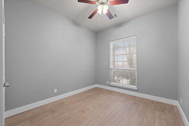 Building Photo - 400 Hidden Lake Ct