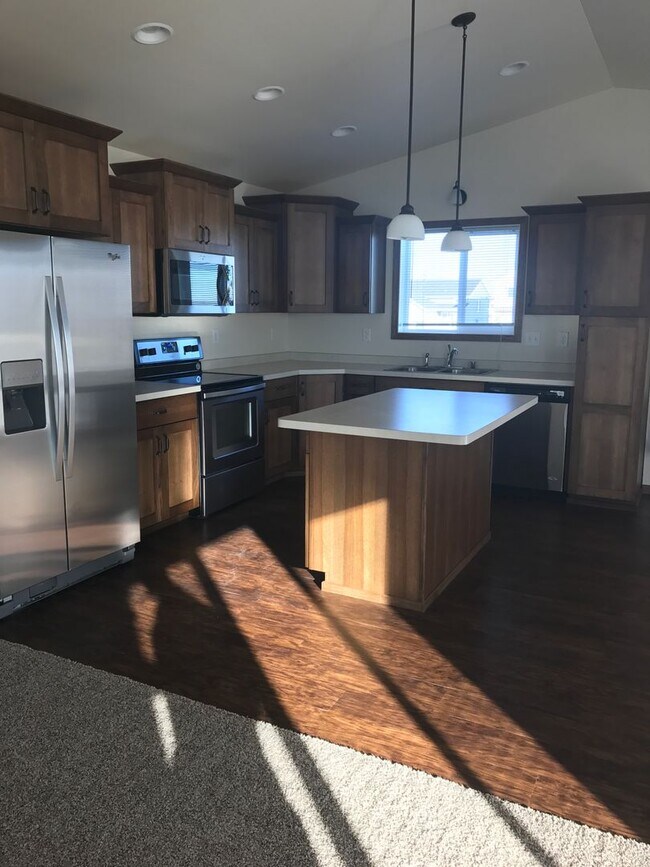 Building Photo - 3 Bed 2. Bath Single Family Home