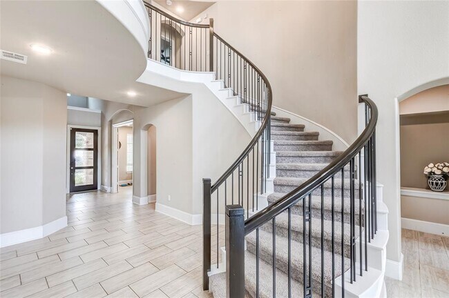 Building Photo - 405 Millard St