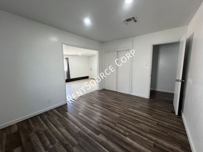 Building Photo - 222 E Virginia Way
