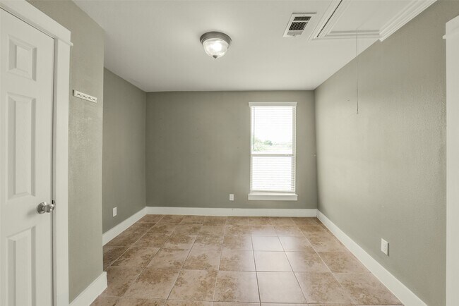 Building Photo - 22405 Beckendorff Rd