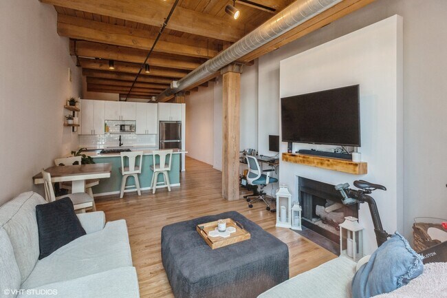 Building Photo - 728 W Jackson Blvd