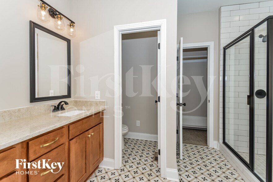 Building Photo - 372 Lowline Dr