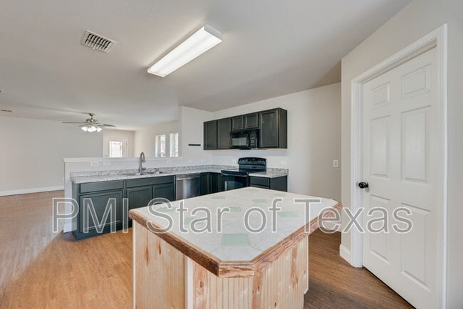Building Photo - 1034 Churchill Dr