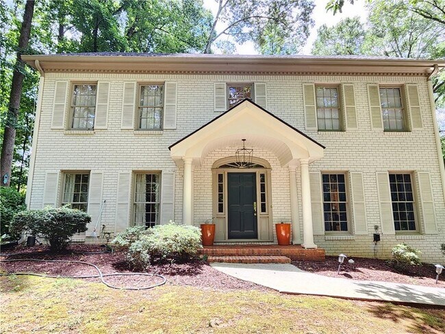 Primary Photo - 943 Barton Woods Rd NE