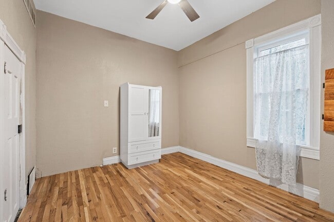 Building Photo - Classic Downtown Home