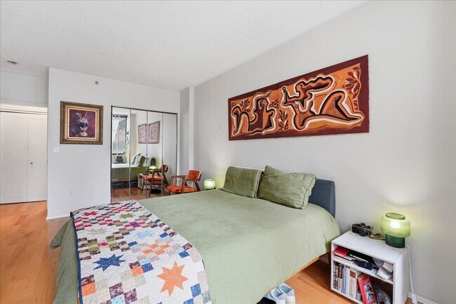 Building Photo - 45 River Dr S