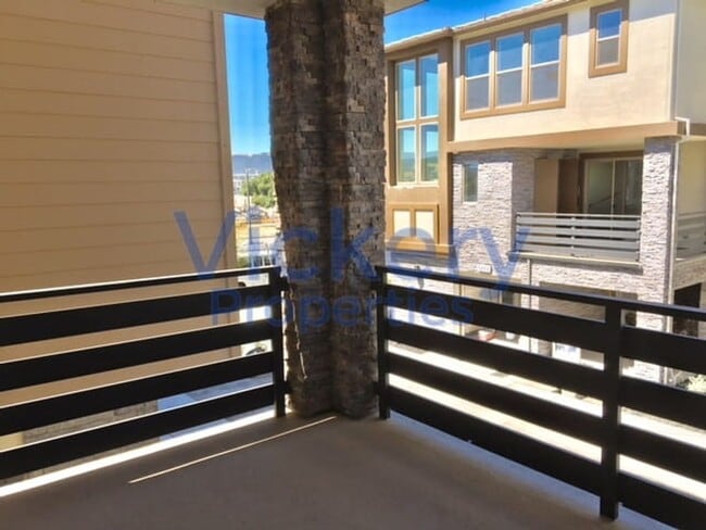 Building Photo - Beautiful 4 Bd/3.5 Ba, 2589 sf Single-family house in Dublin available For Early April Move In!!