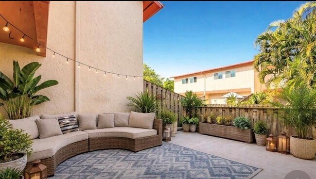 Building Photo - 1655 58th Terrace S